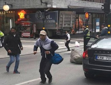 Συνελήφθη ο δράστης της επίθεσης στη Στοκχόλμη που οδηγούσε το φορτηγό (φωτό, βίντεο) (upd)